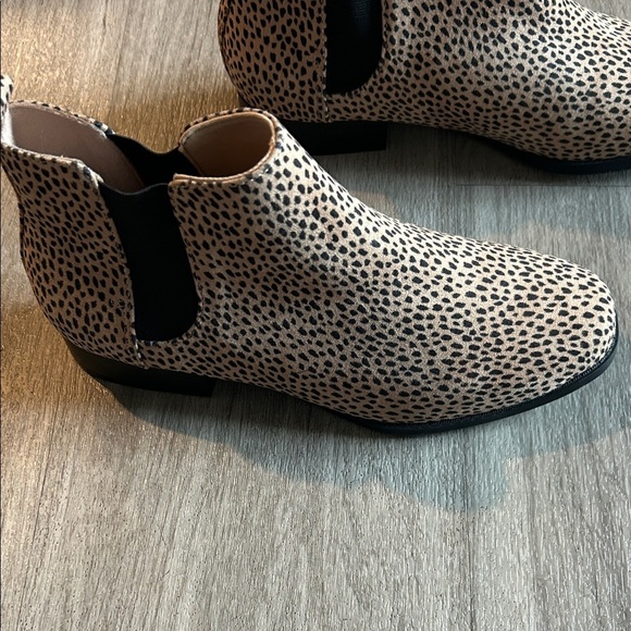 Old Navy Leopard print Ankle Booties (NWOT) - Picture 2 of 8